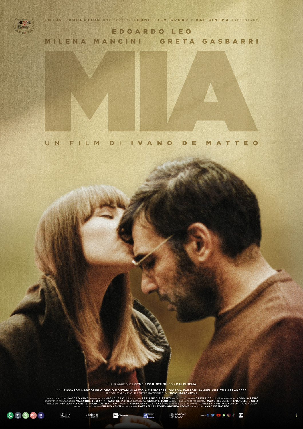 Extra Large Movie Poster Image for Mia 