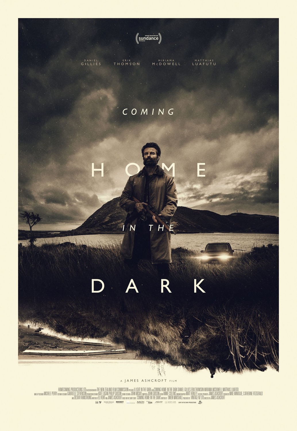 Extra Large Movie Poster Image for Coming Home in the Dark (#2 of 3)